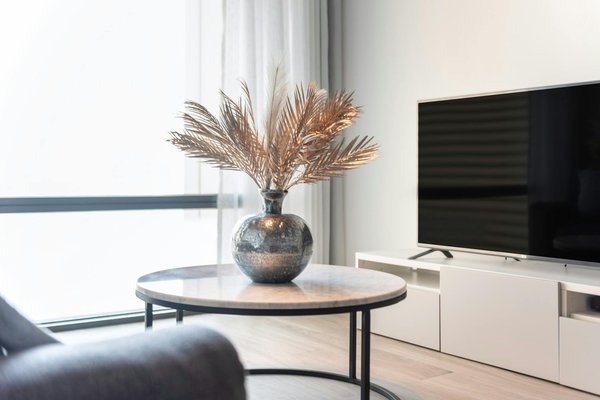 Comment choisir le meilleur emplacement pour camper en bord de rivière en période de crues?